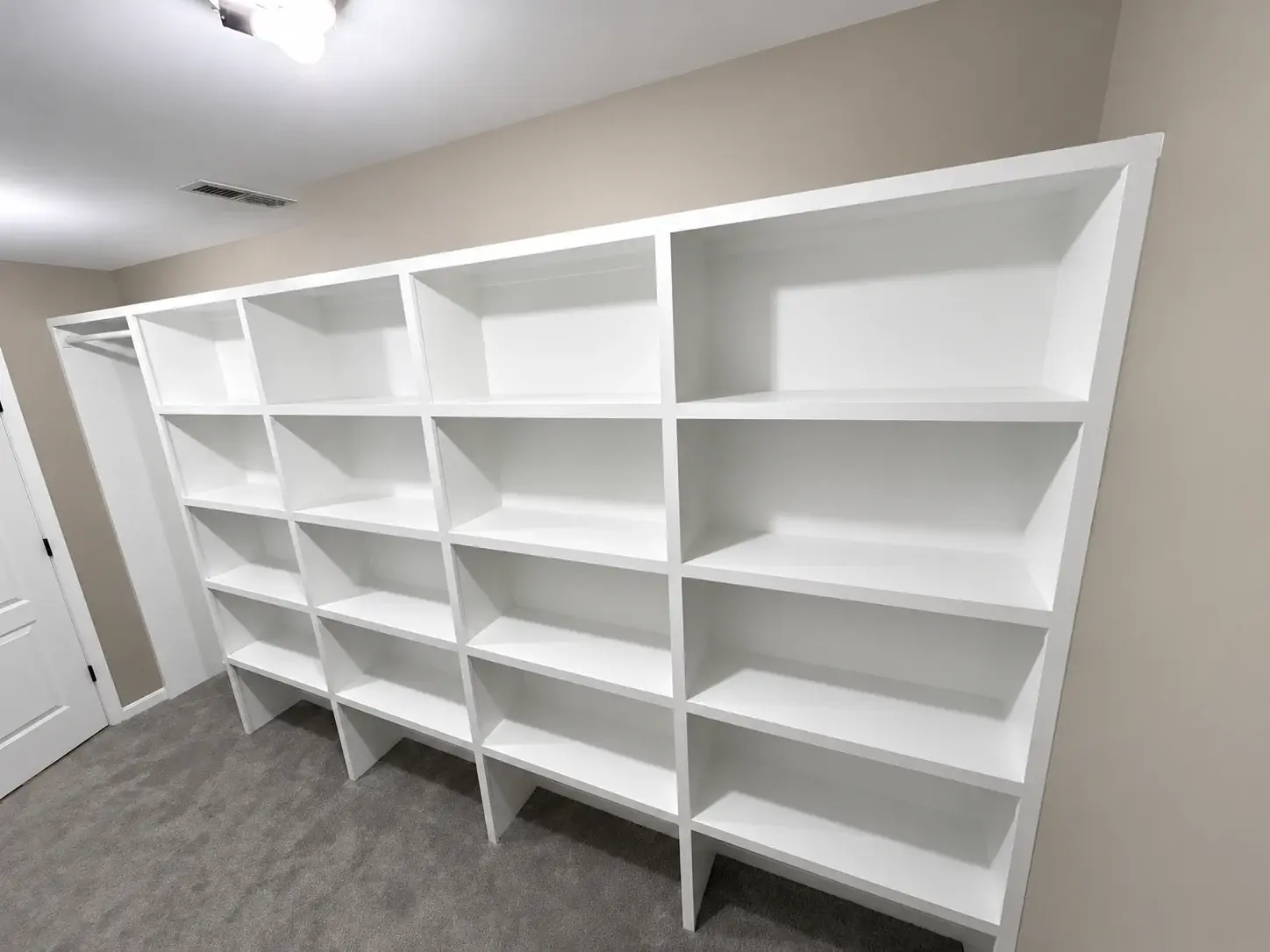 Finished carpentry, trim and built ins work