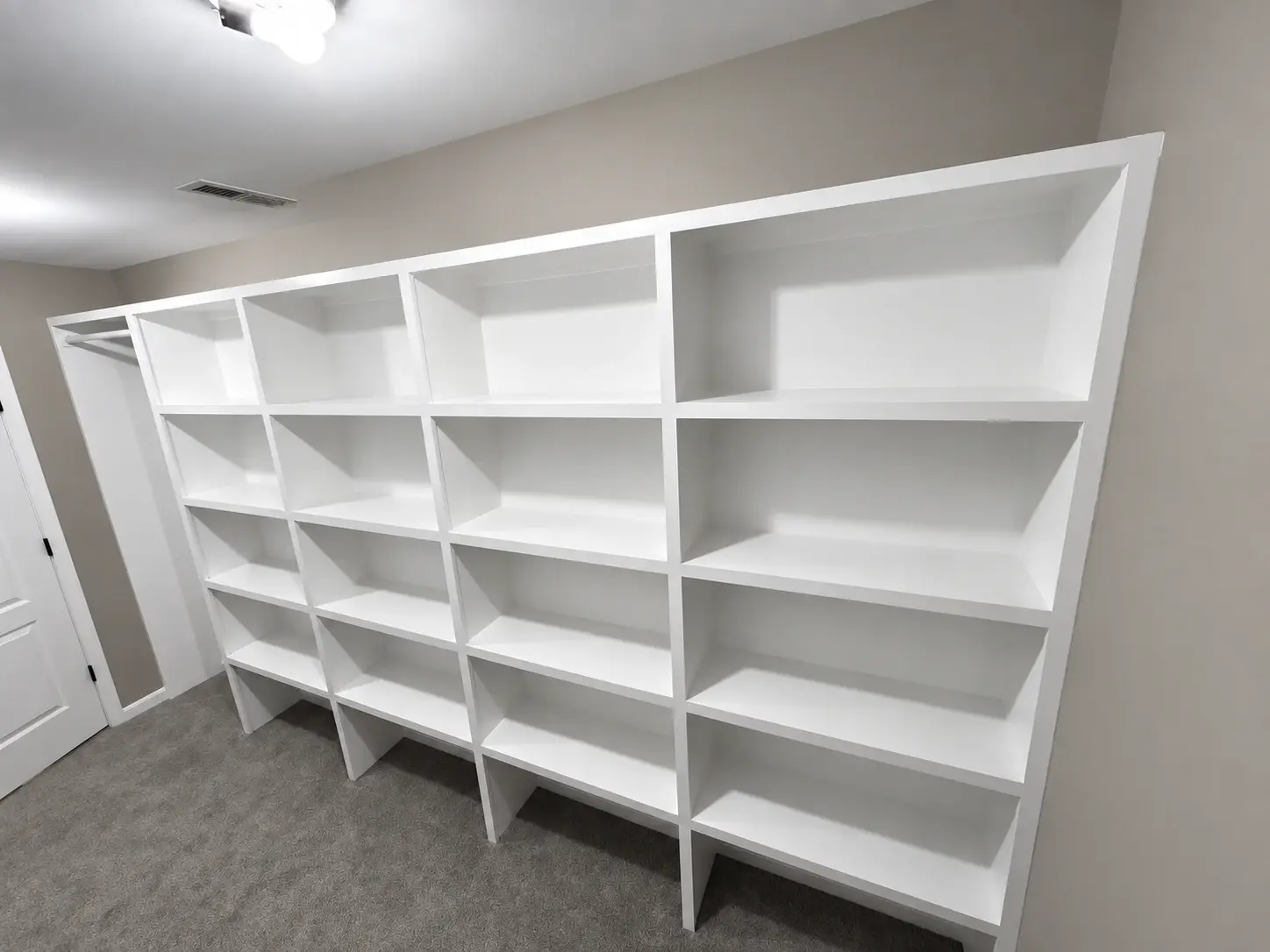 Finished carpentry, trim and built ins work