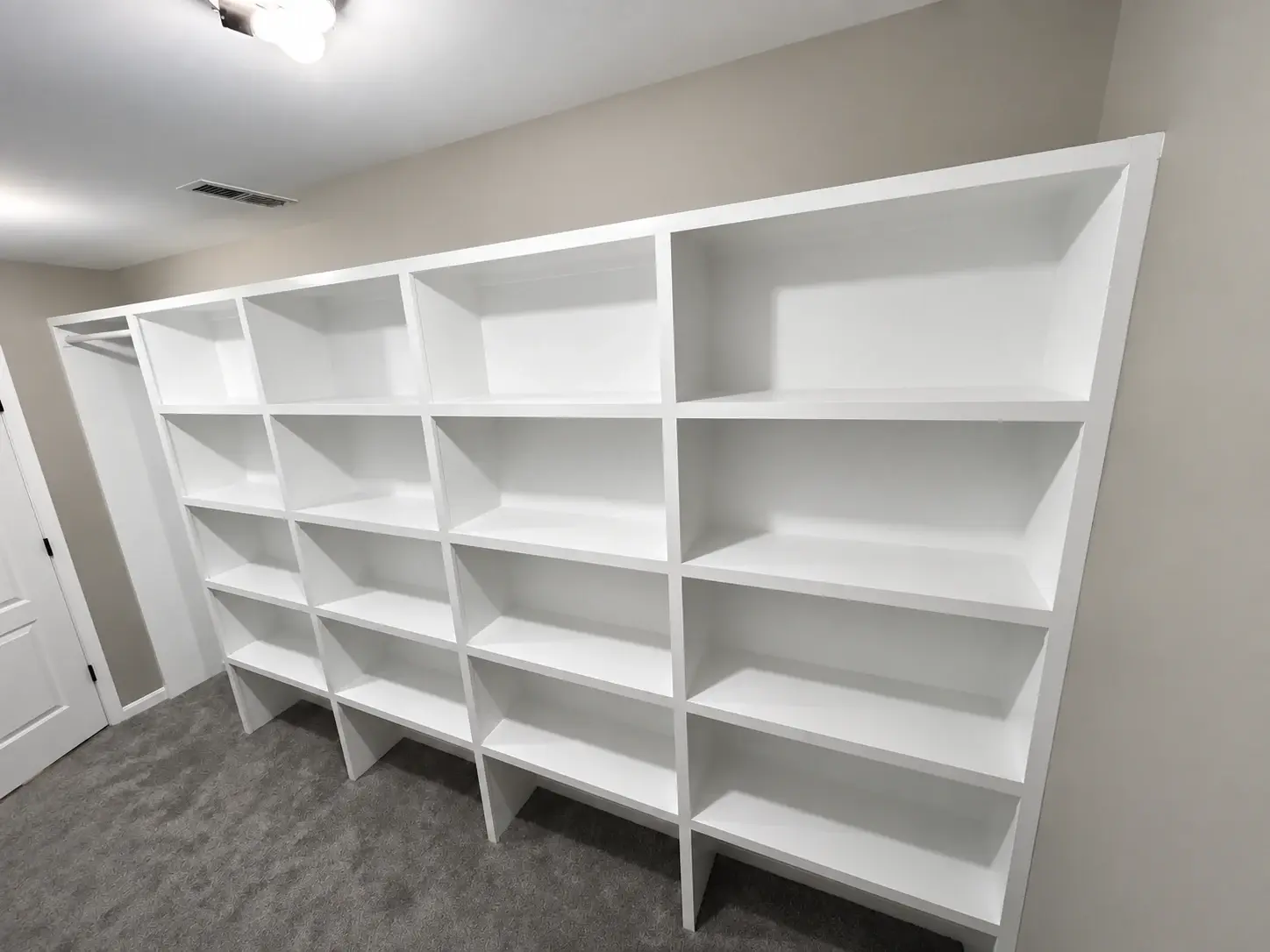 Finished carpentry, trim and built ins work