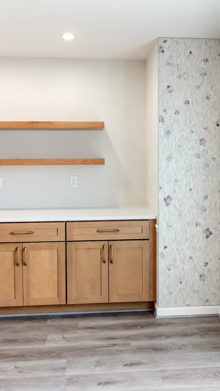Finished carpentry, trim and built ins work