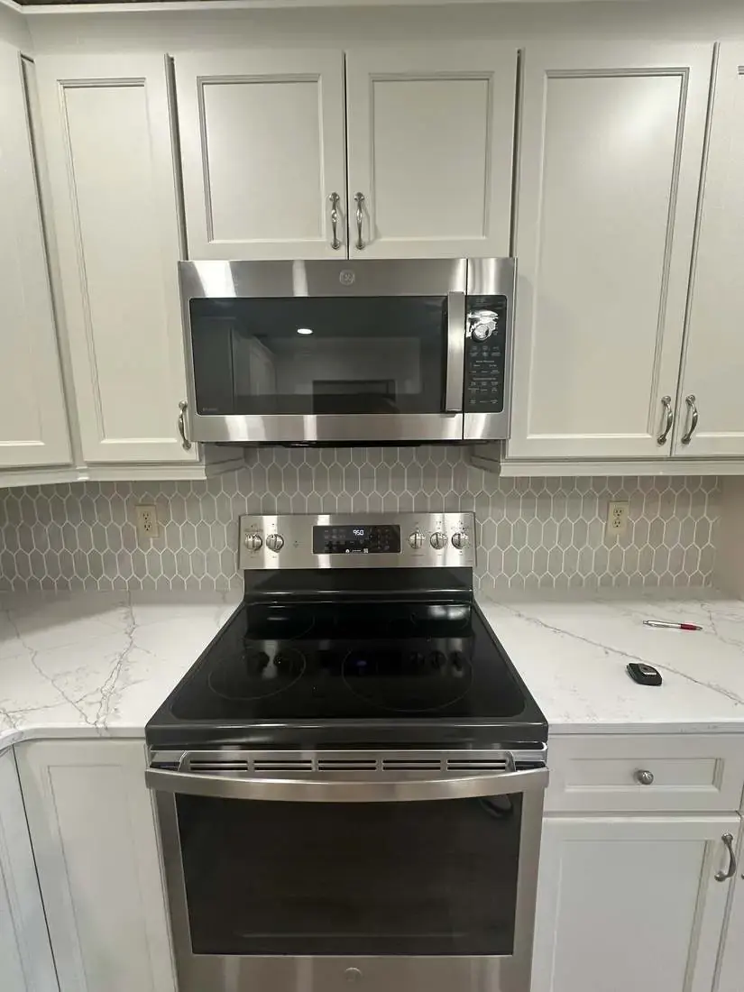 Finished stove wall cabinetry and backsplash